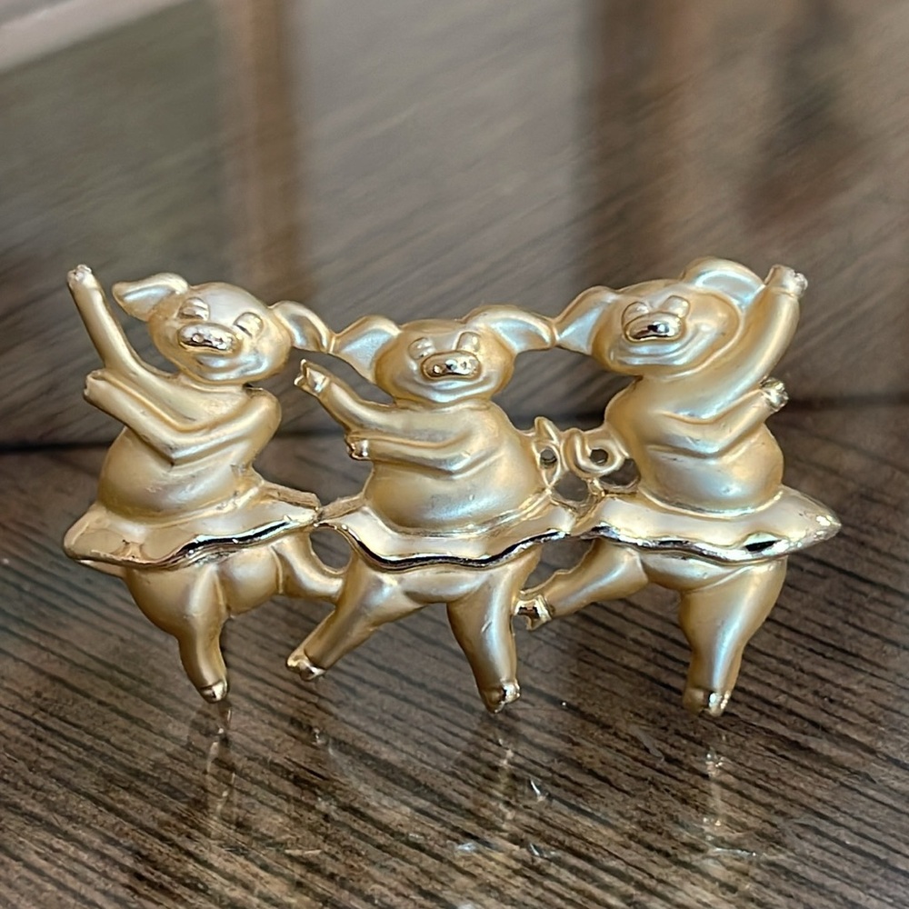 Vintage 1980s Gold Tone Three Pigs Piglets Dancing Ballerina Brooch Pin Jewelry - Picture 14 of 16
